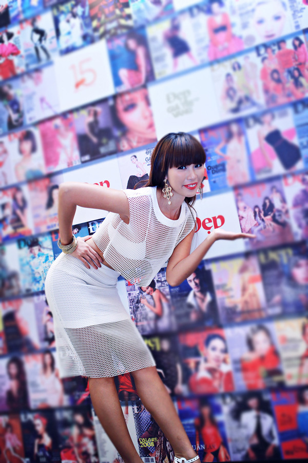 Hà Anh mặc váy lưới mỏng tang, lấp ló body nóng bỏng ảnh 4