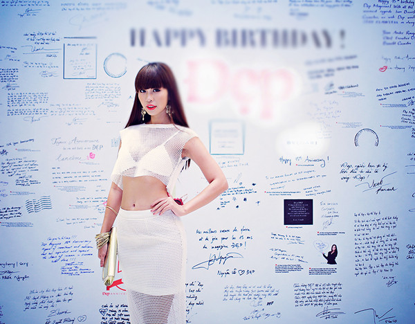 Hà Anh mặc váy lưới mỏng tang, lấp ló body nóng bỏng ảnh 1