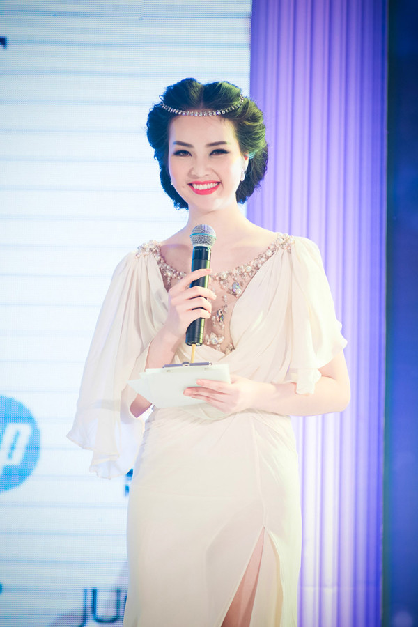 Á hậu Thụy Vân hóa 'nữ thần' Hy Lạp xinh đẹp ảnh 8