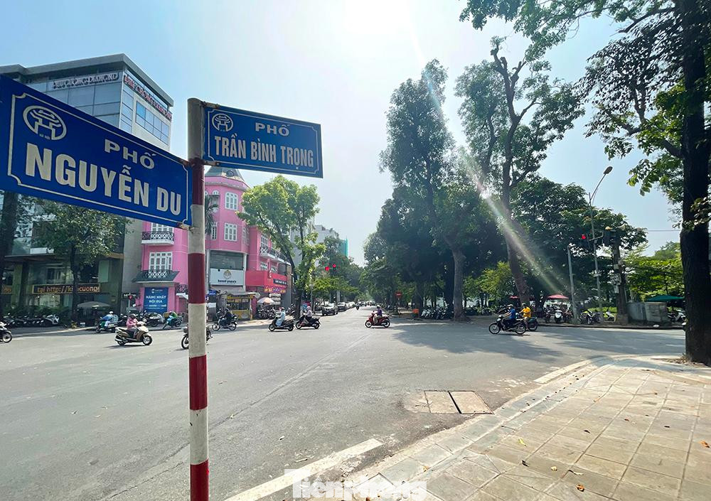 Các nội dung, hoạt động chính diễn ra tại phố đi bộ hồ Thiền Quang sẽ được phân ra 6 không gian chính, bao gồm: Không gian văn hóa tâm linh; Không gian đi bộ; Không gian tổ chức hoạt động; Không gian trưng bày, giới thiệu lịch sử; Không gian dịch vụ thương mại; Tổ chức trình diễn âm thanh, ánh sáng khu vực mặt hồ Thiền Quang. Các nội dung, hoạt động chính diễn ra tại phố đi bộ hồ Thiền Quang sẽ được phân ra 6 không gian chính, bao gồm: Không gian văn hóa tâm linh; Không gian đi bộ; Không gian tổ chức hoạt động; Không gian trưng bày, giới thiệu lịch sử; Không gian dịch vụ thương mại; Tổ chức trình diễn âm thanh, ánh sáng khu vực mặt hồ Thiền Quang.