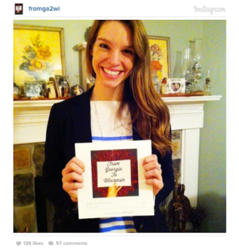 Cuối cùng Emily cũng nhận được món quà dễ thương này. Tác giả của tài khoản cho biết: "Emily đã khóc khi nhìn thấy chúng. Cô ấy thuộc tuýp người ít nói, vì thế tôi đã nghĩ cô ấy sẽ thích. Cô ấy đã hỏi tôi rất nhiều, nhưng tôi chỉ trả lời rằng "Anh yêu em" . Cuối cùng Emily cũng nhận được món quà dễ thương này. Tác giả của tài khoản cho biết: