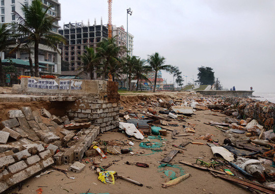 'Bẫy' đá hộc, lưới sắt B40 giăng trên bãi biển Sầm Sơn ảnh 2