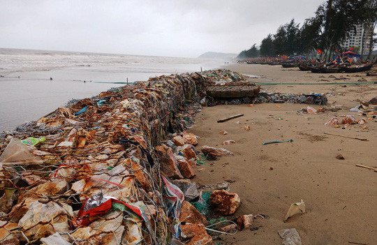 'Bẫy' đá hộc, lưới sắt B40 giăng trên bãi biển Sầm Sơn ảnh 4
