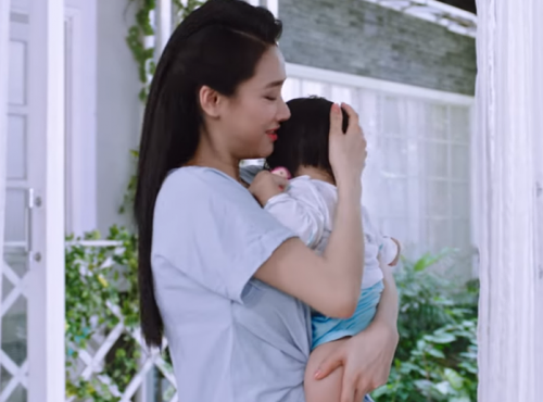 Xuất hiện hình ảnh cận mặt con gái Trường Giang- Nhã Phương ? ảnh 1