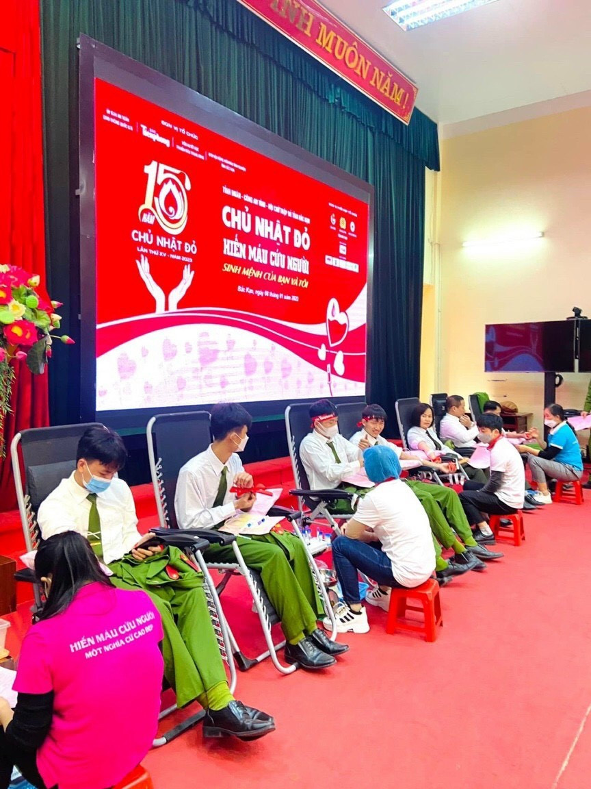 Đồng chí Ma Thị Mận - Phó Bí thư Tỉnh đoàn, Phó Chủ tịch Hội LHTNVN tỉnh Bắc Kạn cho biết: Năm nay, Công an tỉnh Bắc Kạn xin được đăng cai chương trình Chủ nhật Đỏ lần thứ XV và tổ chức tại trụ sở Công an tỉnh.