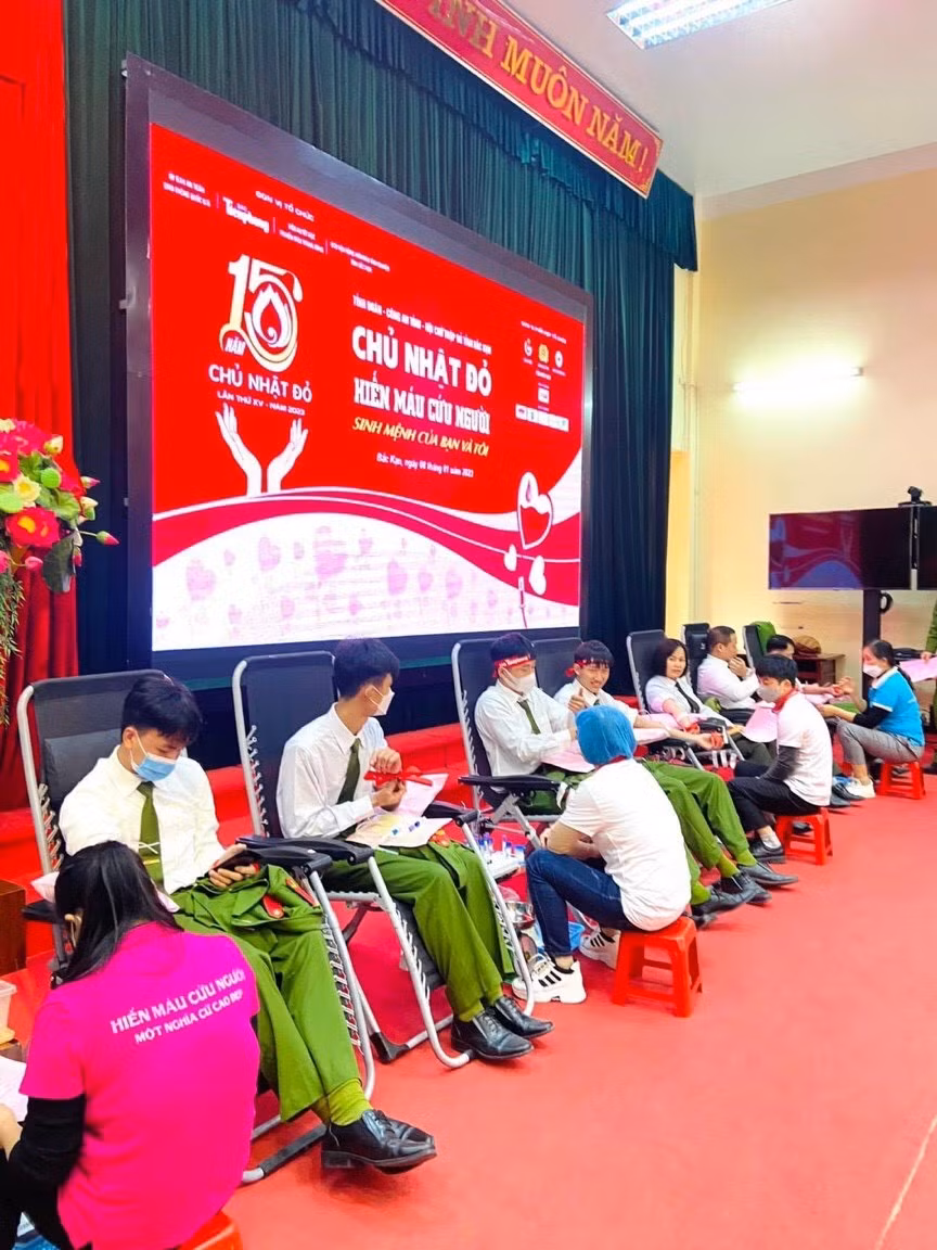 Đồng chí Ma Thị Mận - Phó Bí thư Tỉnh đoàn, Phó Chủ tịch Hội LHTNVN tỉnh Bắc Kạn cho biết: Năm nay, Công an tỉnh Bắc Kạn xin được đăng cai chương trình Chủ nhật Đỏ lần thứ XV và tổ chức tại trụ sở Công an tỉnh.