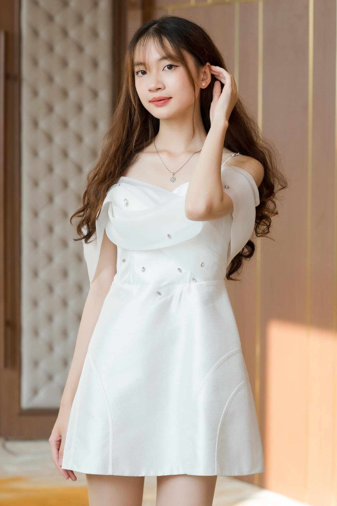 Xuất hiện tại sơ khảo phía Bắc của Hoa hậu Việt Nam 2022, Bùi Thảo Linh gây chú ý với nhan sắc mộc mạc, giản dị của một cô gái 18 tuổi. Thảo Linh là một trong những thí sinh nhỏ tuổi nhất của vòng chung kết Hoa hậu Việt Nam 2022. Cô là sinh viên năm thứ nhất, ngành Tài chính Quốc tế, Đại học Ngoại thương.