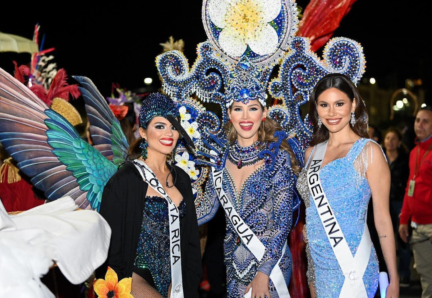 Các thí sinh mang tới đường phố New Orleans không khí náo nhiệt, sôi động bằng những bộ trang phục cầu kỳ và lộng lẫy.