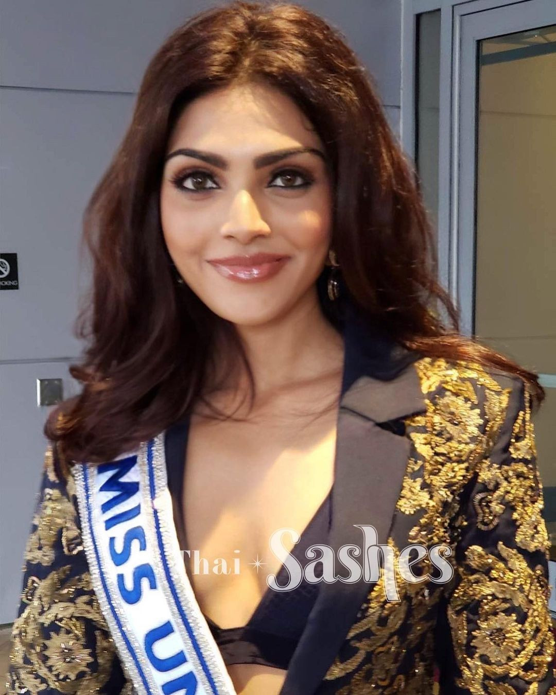 Hoa hậu Hoàn vũ Ấn Độ - Divita Rai diện mốt khoe nội y táo bạo trong ngày đầu tiên dự thi. Các đại diện Ấn Độ luôn được coi là những đối thủ đáng gờm tại cuộc thi Miss Universe, nhất là khi đương kim Miss Universe 2021 cũng là một mỹ nhân người Ấn.