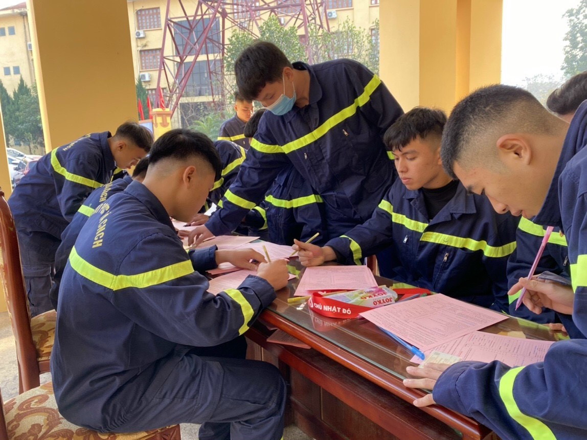 Từ 7h00 sáng, hàng trăm chiến sĩ công an nhân dân tỉnh Bắc Kạn đã có mặt tại trụ sở công an tỉnh Bắc Kạn để tham gia Ngày hội Chủ nhật Đỏ lần thứ XV năm 2023.