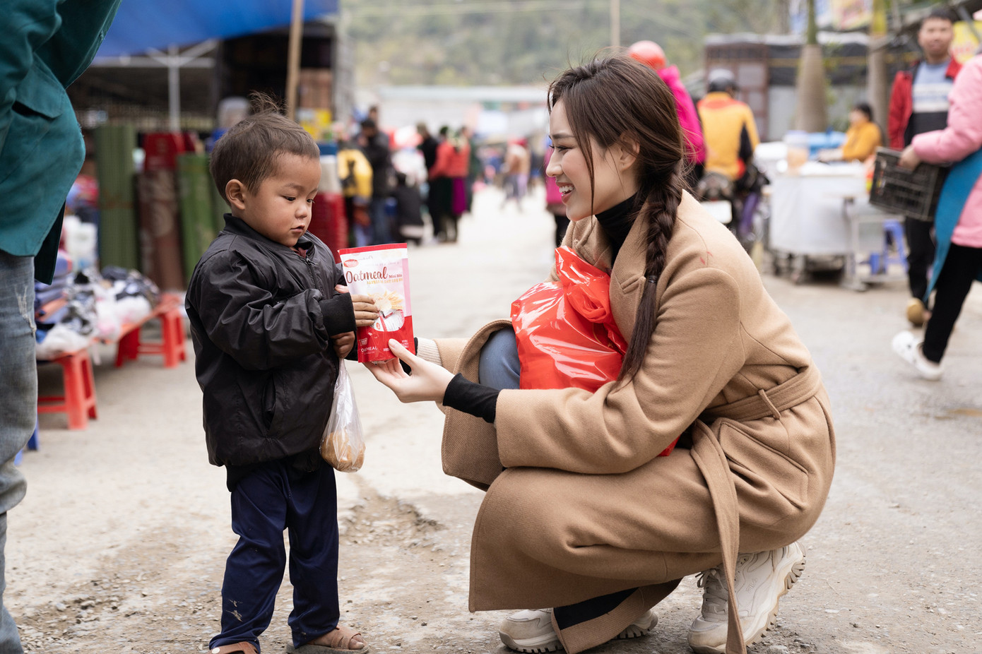 Bên cạnh hoạt động từ thiện, xã hội, Đỗ Thị Hà cũng ấp ủ lấn sân sang lĩnh vực kinh doanh sau khi hết nhiệm kỳ. Người đẹp xứ Thanh mong muốn ghi dấu ấn trong lòng khán giả về một cô gái mạnh mẽ, tự lập.