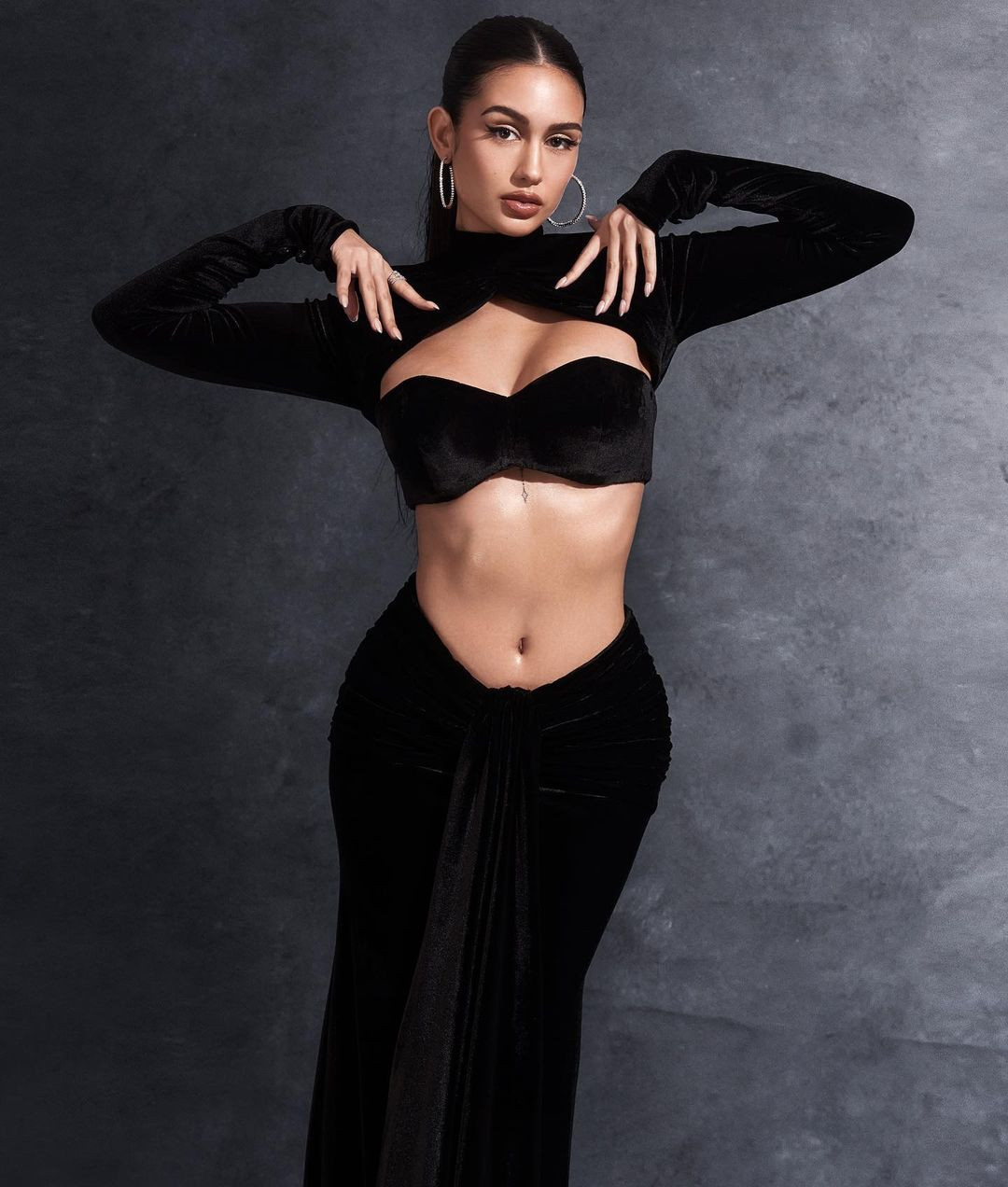 Celeste Cortesi đăng quang ngôi vị Hoa hậu Hoàn vũ Philippines 2022 trong đêm chung kết tối 30/4/2022. Celeste Cortesi năm nay 25 tuổi, là người đẹp lai ba dòng máu Tây Ban Nha, Ý và Philippines. Cô gây chú ý với vẻ đẹp nóng bỏng và phóng khoáng cùng gương mặt lai tây hút hồn.