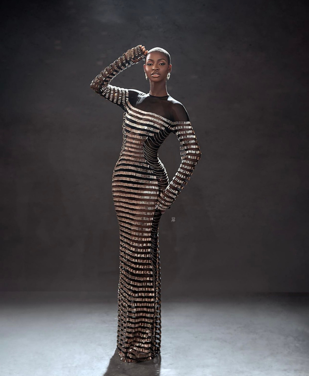 Đại diện Nigeria - Montana Onose Felix được cho là mặc mẫu đầm dạ hội sao chép ý tưởng từ chiếc váy mà người đẹp Brazil - Isabella Menin mặc trong đêm đăng quang Hoa hậu Hòa bình quốc tế 2022.