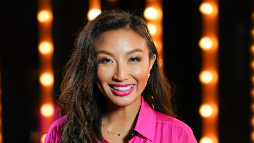 Nữ MC gốc Việt Jeannie Mai. Ảnh: FBNV.