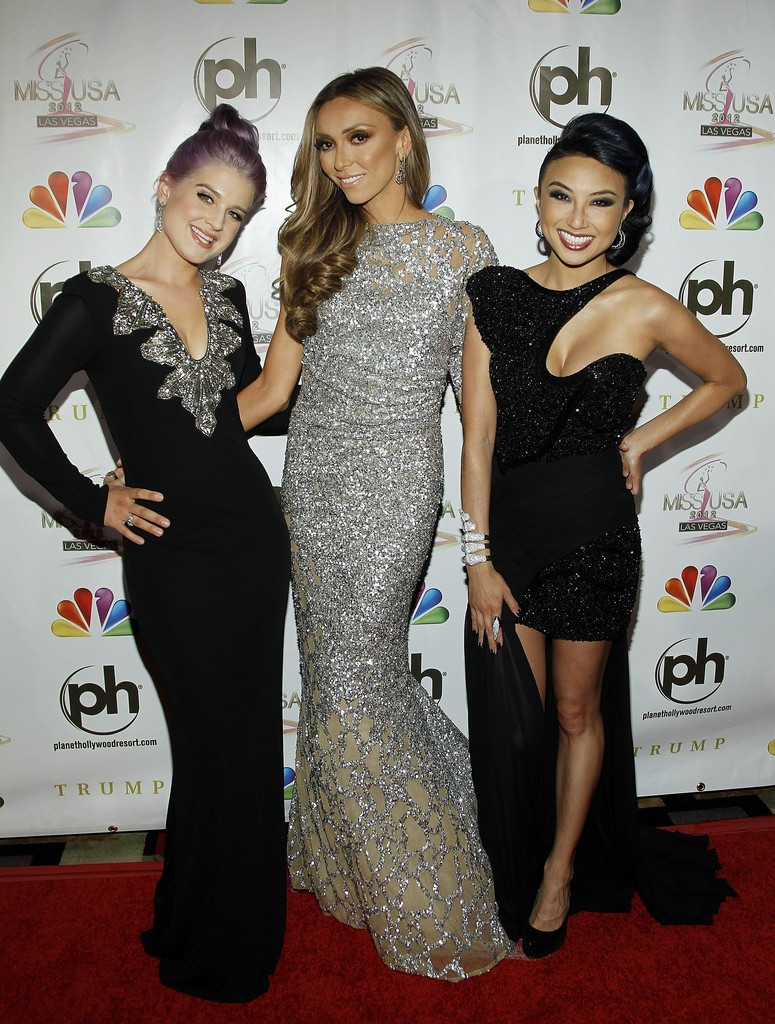 Jeannie Mai từng nhiều lần làm MC hậu trường cho Miss Universe. Ảnh: FBNV.