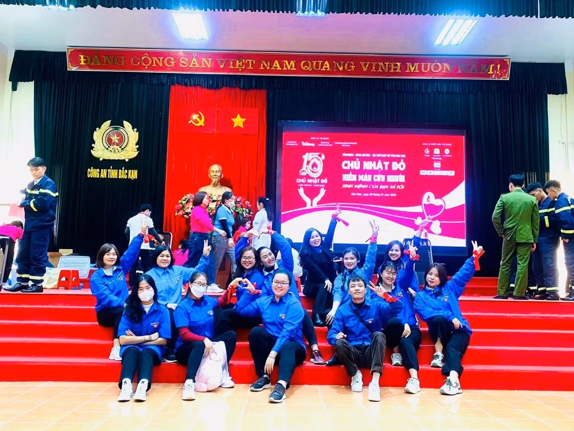 Các bạn đoàn viên thanh niên và tình nguyện viên đắc lực của chương trình.
