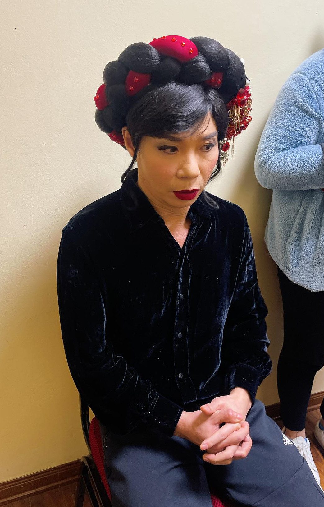 Hình ảnh NSND Công Lý và các nghệ sĩ trong hậu trường Táo Quân 2023. Ảnh: Tuấn Anh. Hình ảnh NSND Công Lý và các nghệ sĩ trong hậu trường Táo Quân 2023. Ảnh: Tuấn Anh.