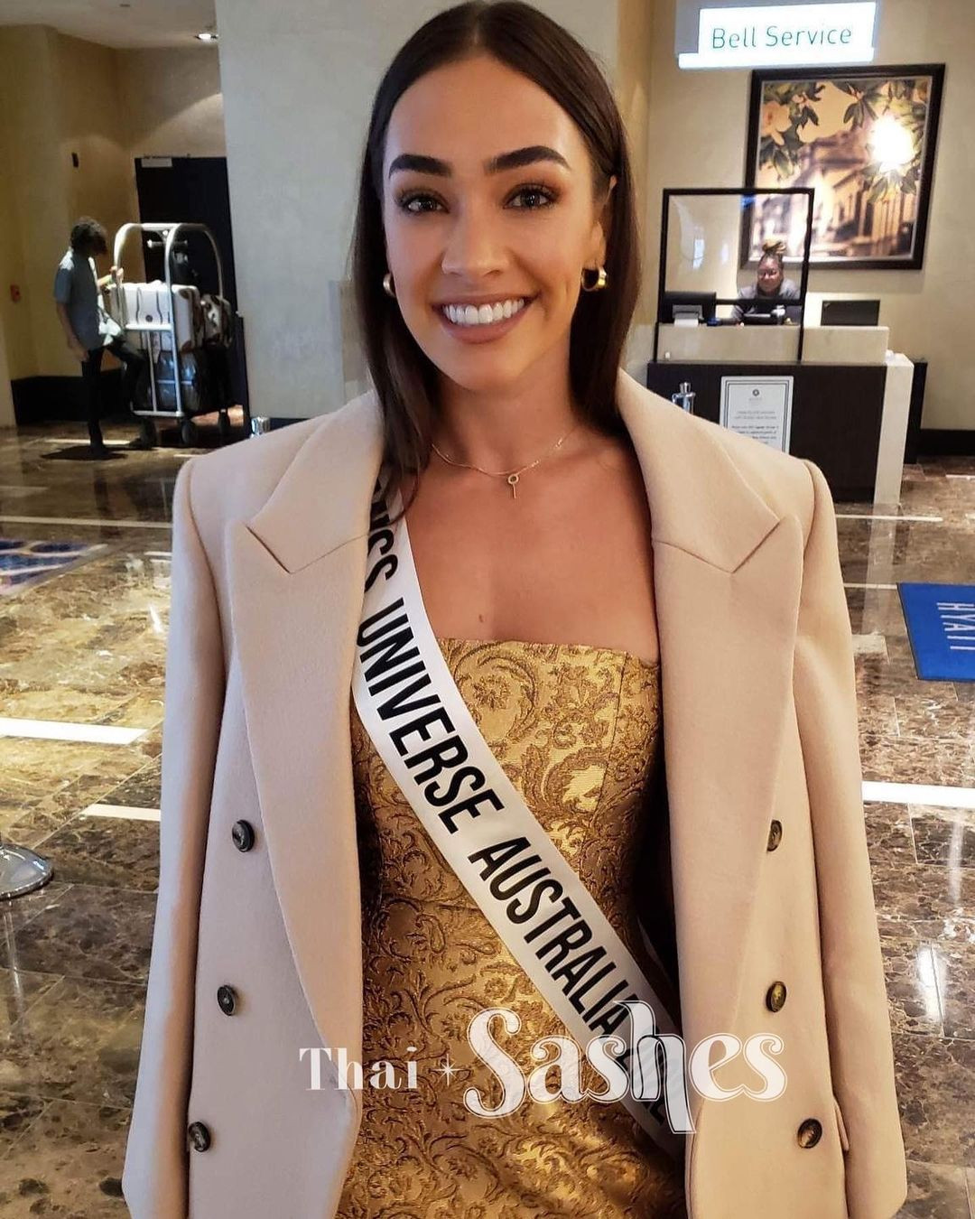 Hoa hậu hoàn vũ Australia - Monique Riley diện váy cúp ngực quyến rũ trong ngày đầu nhập cuộc. Cô được xem là một ứng viên đáng chú ý của khu vực châu Á - Thái Bình Dương tại cuộc thi năm nay.