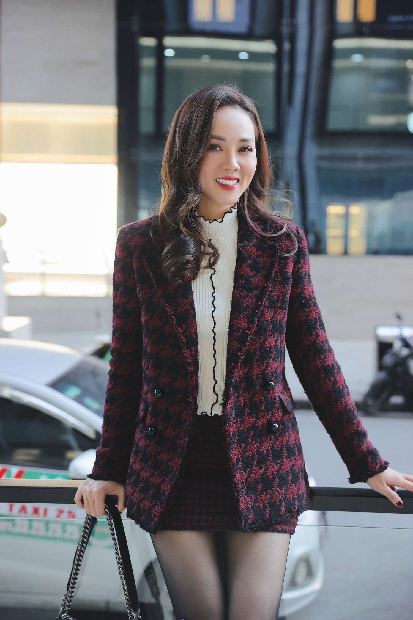 Từ khi NSND Công Lý đổ bệnh, Ngọc Hà phải xoay xở để trở thành trụ cột kinh tế của gia đình.