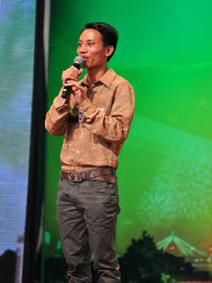 Anh nông dân với khả năng sáng tác nhạc Bùi Văn Thoại. Anh nông dân với khả năng sáng tác nhạc Bùi Văn Thoại