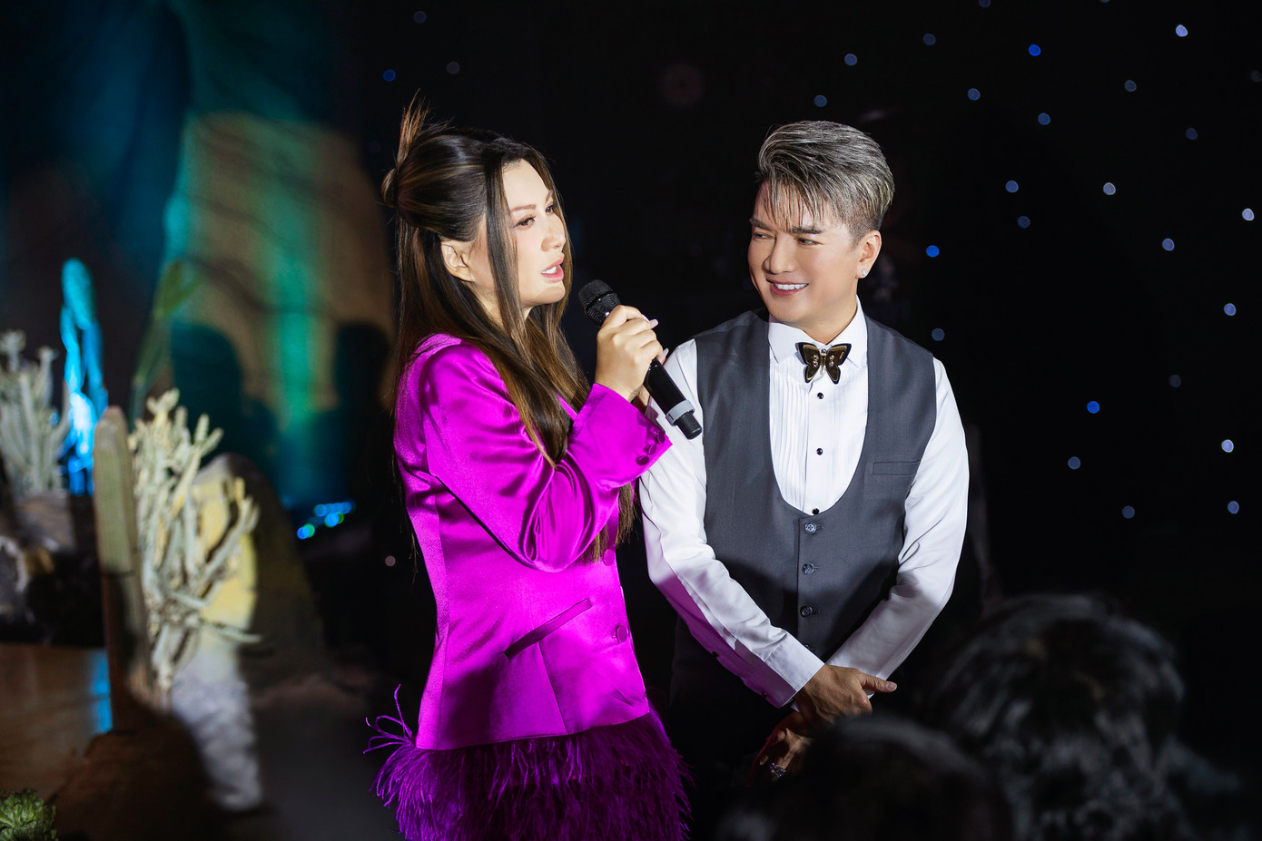 1Nhiều nghệ sĩ đến ủng hộ Đàm Vĩnh Hưng. 1Nhiều nghệ sĩ đến ủng hộ Đàm Vĩnh Hưng.