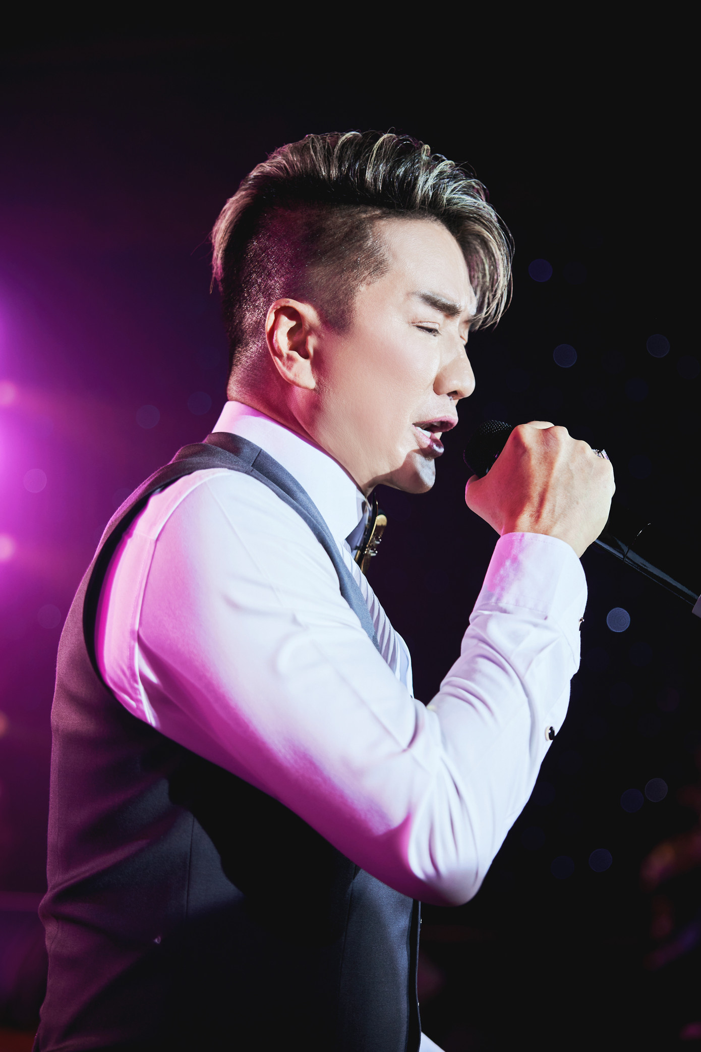 Đàm Vĩnh Hưng nói anh có 14 ca khúc Xin lỗi tình yêu khác. Đàm Vĩnh Hưng nói anh có 14 ca khúc Xin lỗi tình yêu khác.