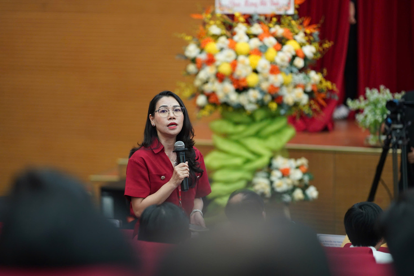 Thạc sĩ Trần Thuý Trâm Quyên - Phó Hiệu trưởng Trường ĐH Quốc tế Hồng Bàng. Thạc sĩ Trần Thuý Trâm Quyên - Phó Hiệu trưởng Trường ĐH Quốc tế Hồng Bàng.