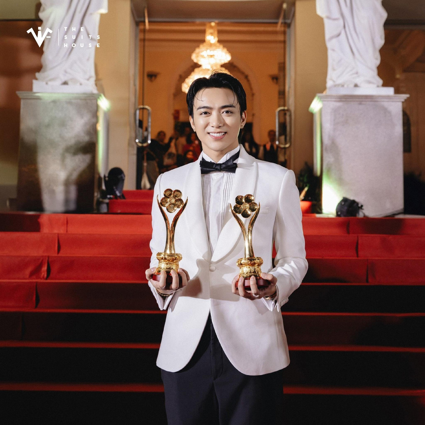 Nhiều nghệ sĩ chọn suit của Phan Việt Thắng vào dịp quan trọng.