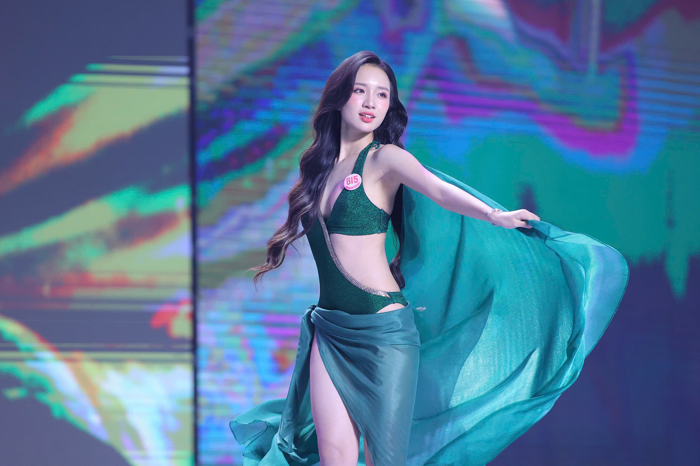 Họ cho thấy sự tự tin và kỹ năng catwalk ngày càng thành thạo.