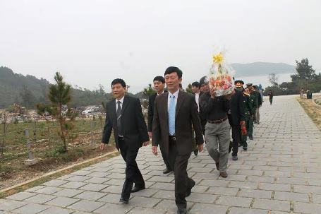  Gói bánh chưng dâng cúng Đại tướng tại Vũng Chùa - Đảo Yến ảnh 4