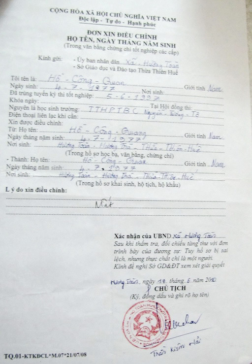 Dù anh Quang đã mất trước đó 9 năm, song UBND xã Hương Toàn vẫn xác nhận hồ sơ xin cấp lại bằng vào tháng 6-2010
