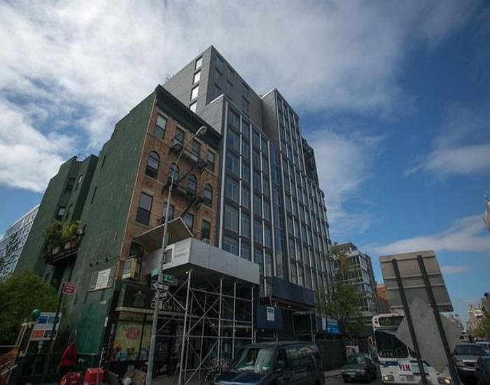 Mỗi căn hộ gồm 1 phòng khách và 1 phòng ngủ. Không gian khá thoáng đãng với phong cách thiết kế hiện đại