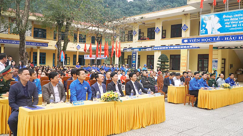 Các đại biểu tham dự lễ