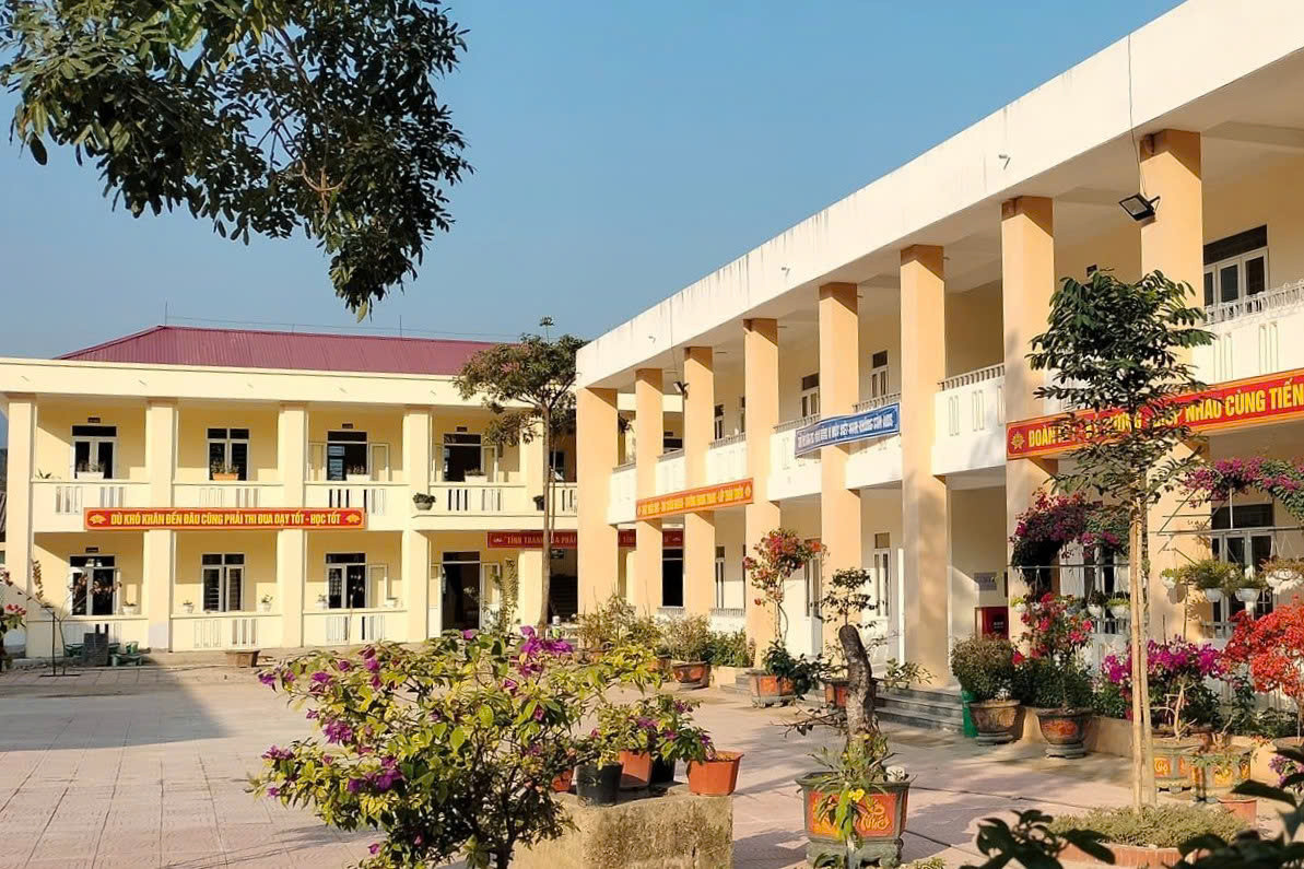 Trường THCS Quang Chiểu, huyện Mường Lát, Thanh Hóa Trường THCS Quang Chiểu, huyện Mường Lát, Thanh Hóa