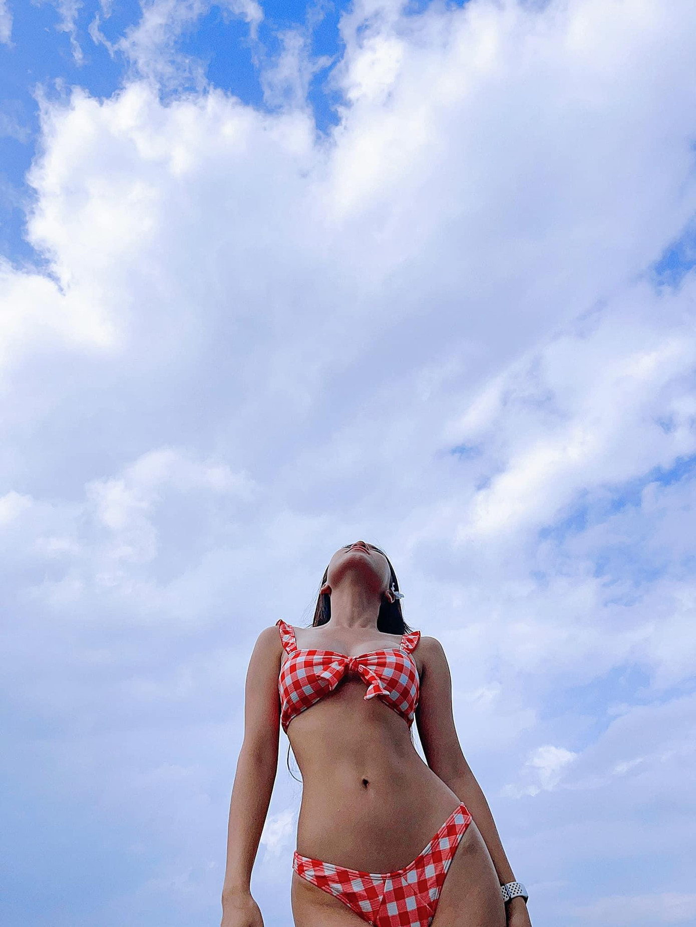 Yến Xuân, tên đầy đủ là Bùi Thị Yến Xuân, sinh năm 1991. Cô hiện là 1 PT chủ yếu làm việc và sinh sống tại TP.HCM.