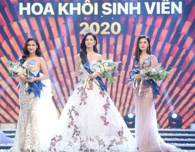 Sau Hoa hậu Việt Nam, Tường Vy tham gia cuộc thi Hoa khôi Sinh viên Việt Nam và giành vị trí cao nhất.