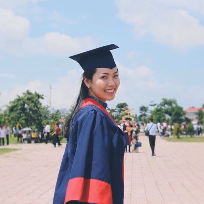Ngoài ra, 9X còn tích cực tham gia các hoạt động xã hội. Năm 2016, cô được Trung ương Đoàn trao bằng khen vì những đóng góp tích cực trong các phong trào.