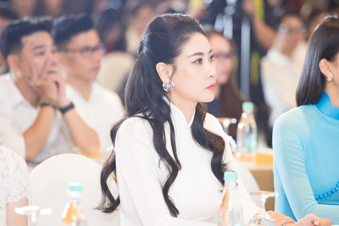 Hoa hậu Hà Kiều Anh đồng hành cùng CLB Suối mát từ tâm với tư cách là Phó Chủ Tịch của CLB.