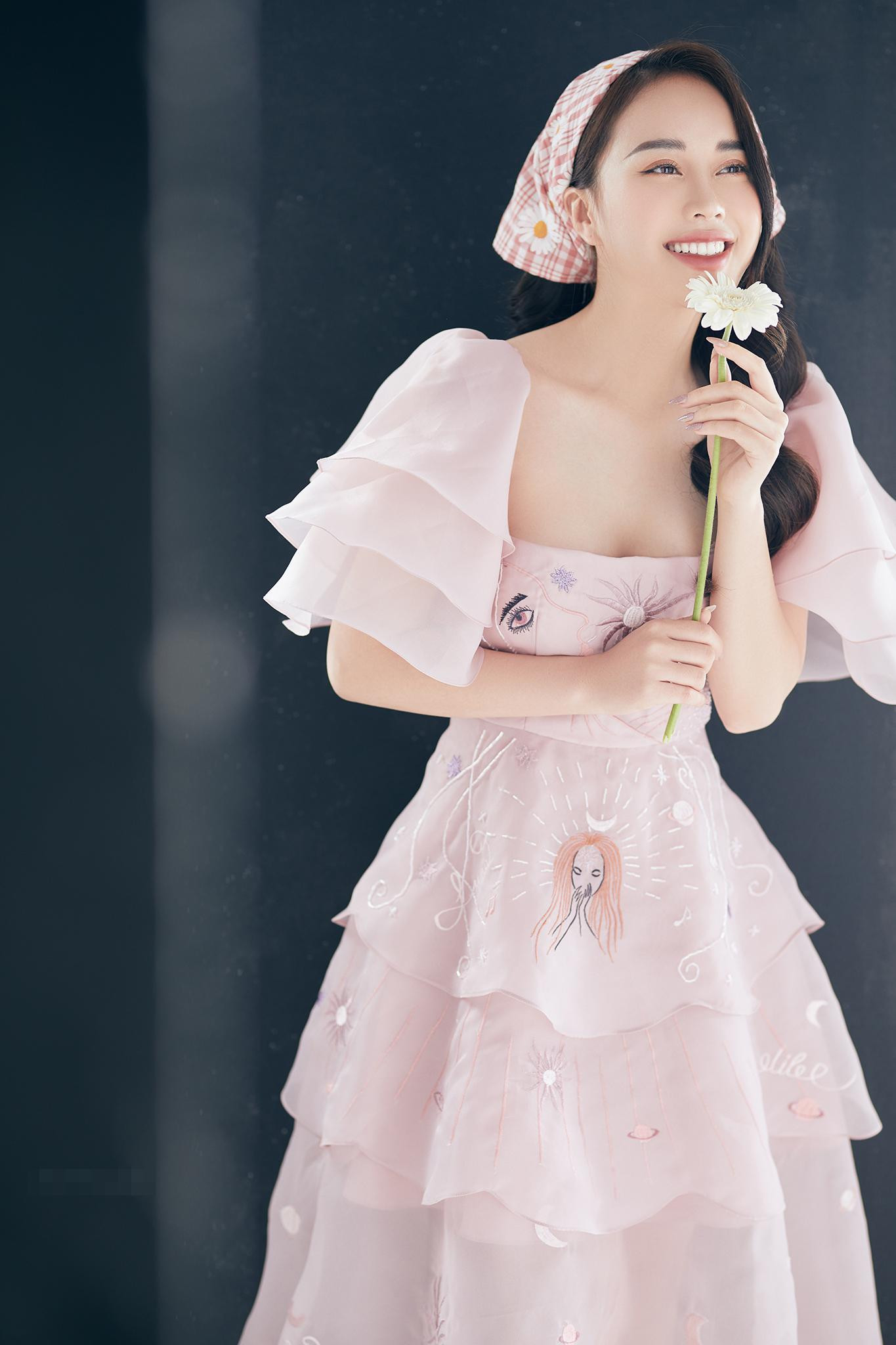 Với nhan sắc ngọt ngào, Ngô Mai Phương được cho là một trong những MC đẹp nhất nhì của VTV thời điểm hiện tại. Với nhan sắc ngọt ngào, Ngô Mai Phương được cho là một trong những MC đẹp nhất nhì của VTV thời điểm hiện tại.