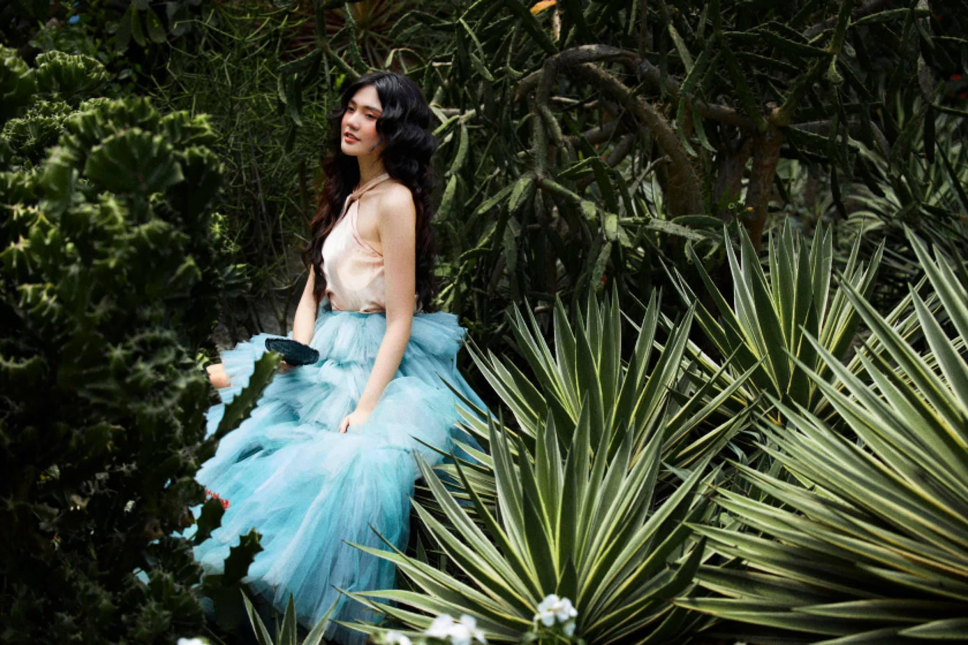 Hồng Đào gây ấn tượng với nụ cười rạng rỡ được ví “chuẩn hoa hậu” và thân hình cân đối.