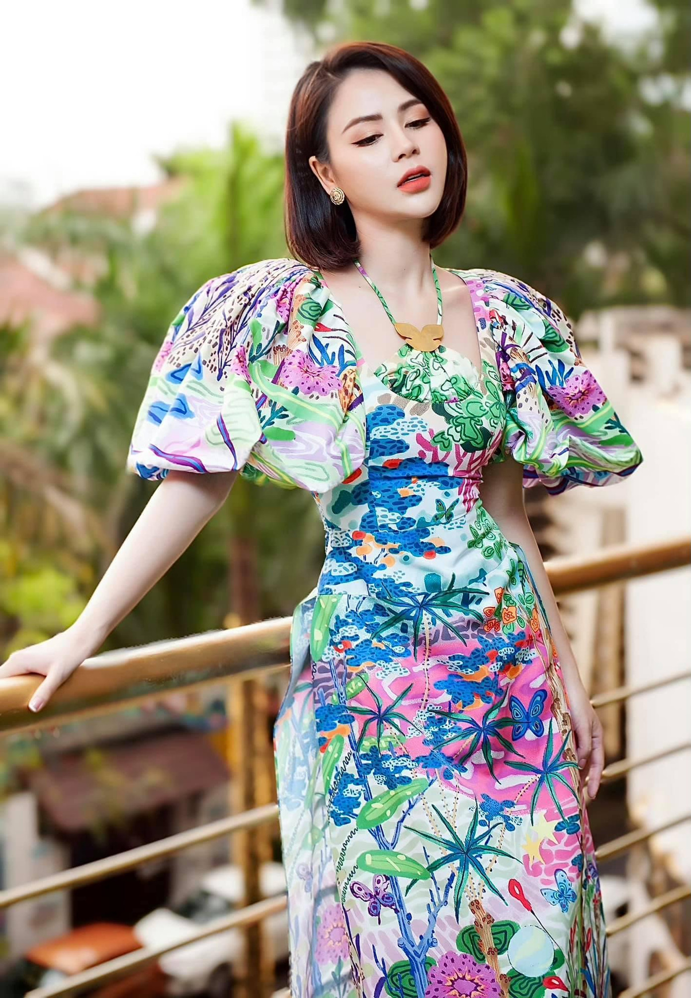 Lương Thu Trang sinh năm 1990, là diễn viên của Nhà hát Tuổi trẻ.