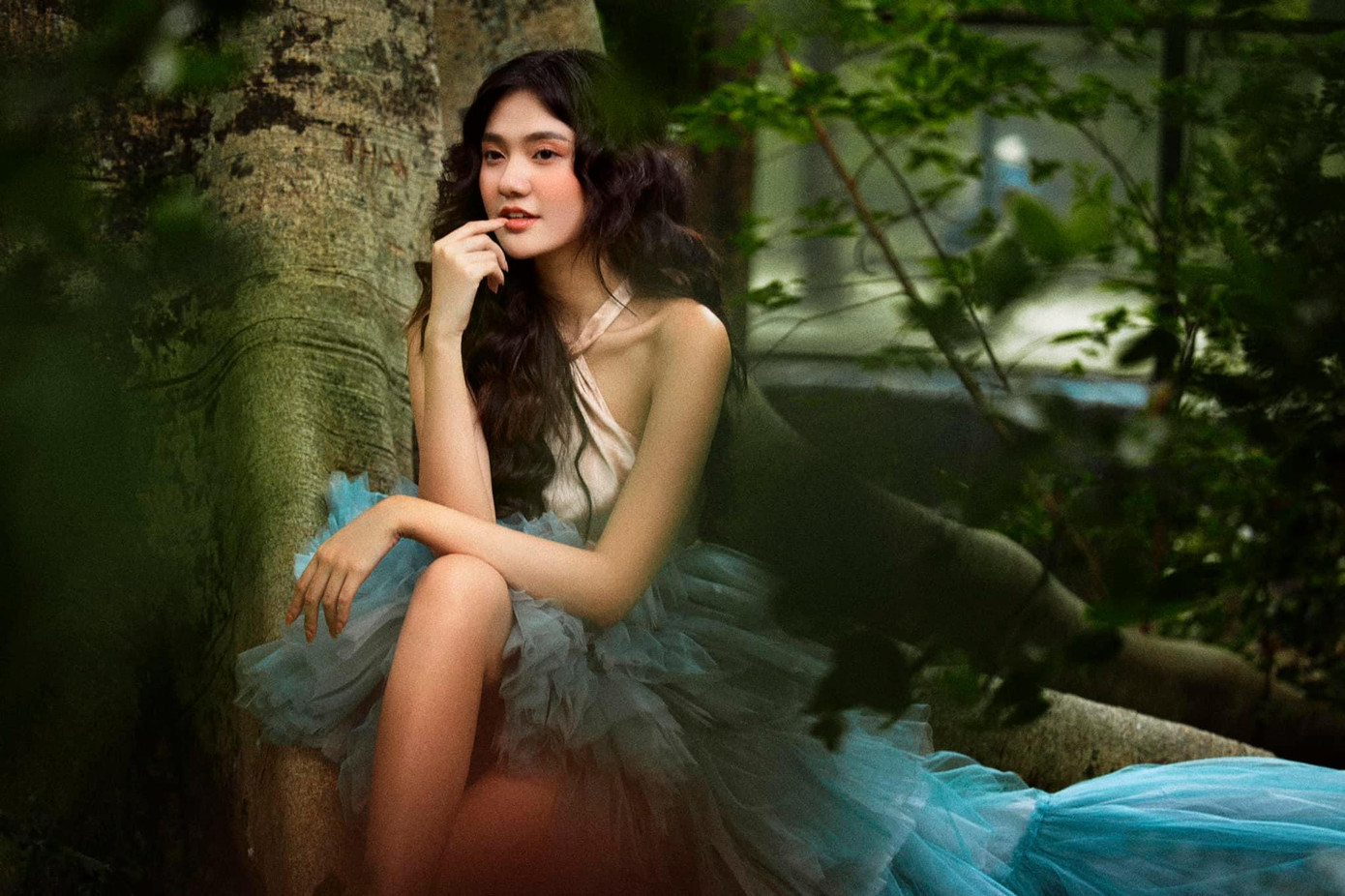 Hồng Đào từng chia sẻ cô là người ít nói nhưng từ khi đạt danh hiệu Hoa khôi Đại học Hoa sen đã tự tin hơn trong giao tiếp cũng như có thêm kinh nghiệm trình diễn, ứng xử.