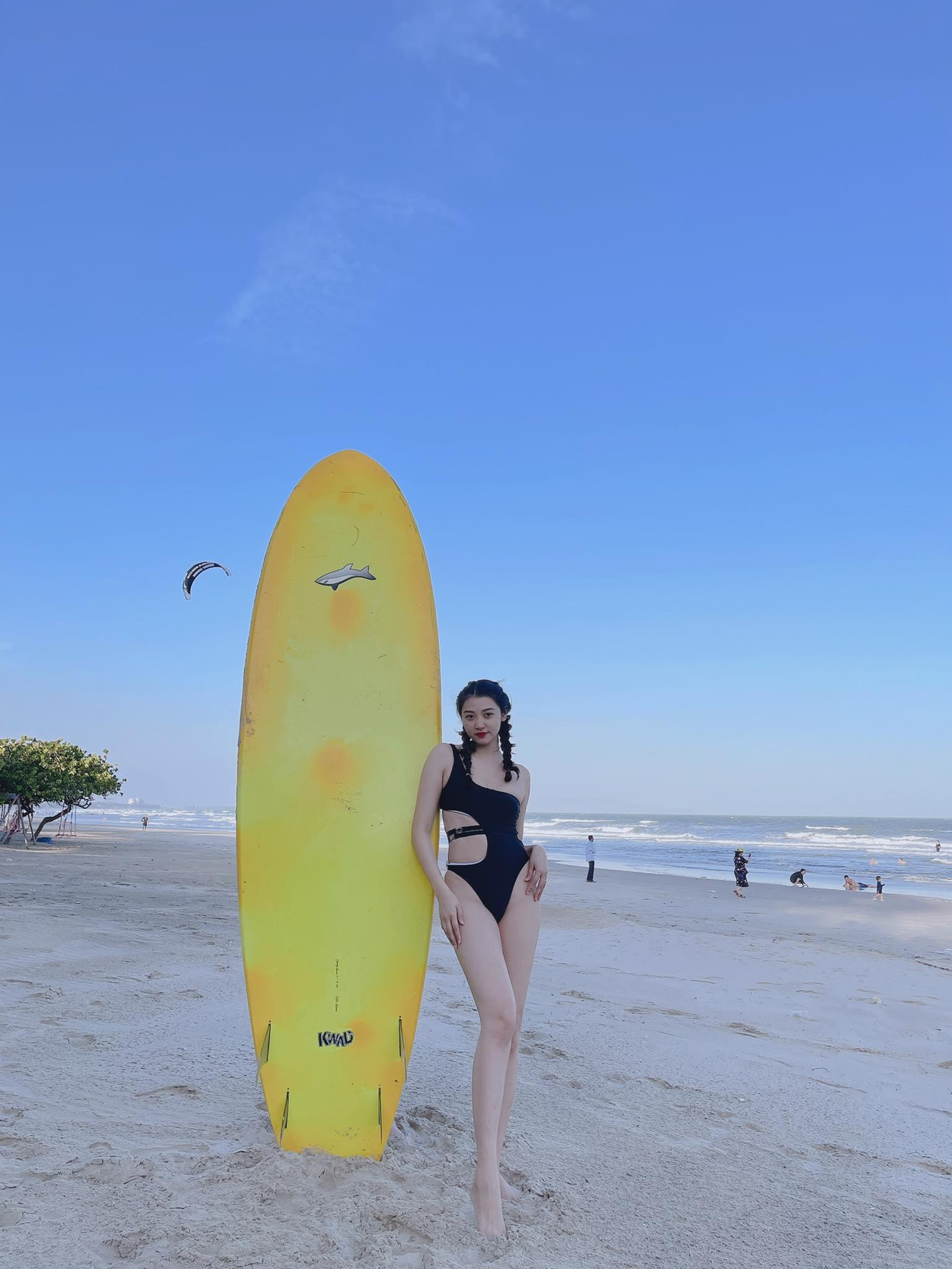 Đinh Phương Mỹ Duyên sinh năm 1996. Tại thời điểm dự thi Hoa hậu Việt Nam 2018 cô đang là sinh viên Đại học Kinh tế Nghệ An. Cô gái thành Vinh cao 1m73, số đo các vòng lần lượt là: 81 - 66 - 89.