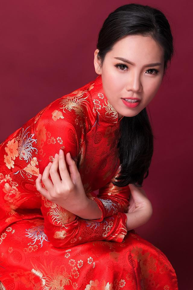 Trúc Mai còn có thành tích học tập đáng nể. Cô đạt thủ khoa đầu vào ngành kinh doanh quốc tế trường đại học Cần Thơ và nằm trong top 3 thí sinh có số điểm cao nhất khoa Dược năm 2014.