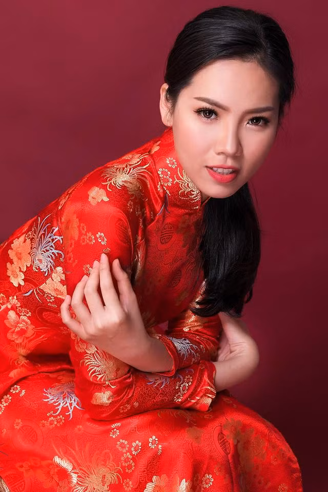 Trúc Mai còn có thành tích học tập đáng nể. Cô đạt thủ khoa đầu vào ngành kinh doanh quốc tế trường đại học Cần Thơ và nằm trong top 3 thí sinh có số điểm cao nhất khoa Dược năm 2014.
