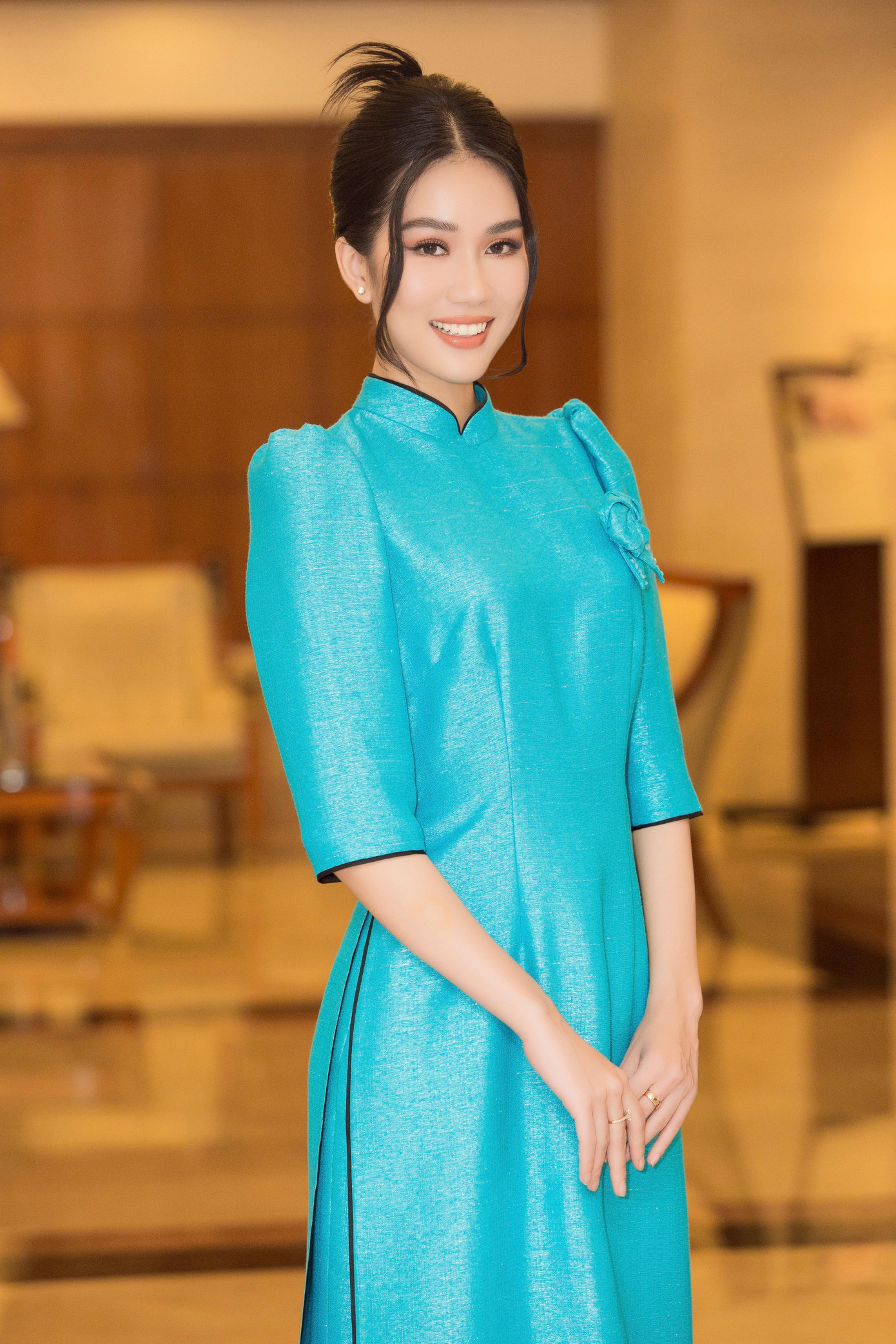 Á hậu Phương Anh