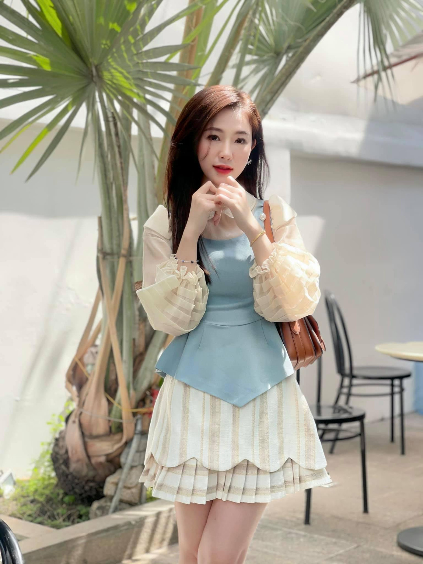 Ngay cả những bức ảnh đời thường, Minh Anh khiến người hâm mộ &quot;ngẩn ngơ&quot; vì nhan sắc quá đỗi ngọt ngào.