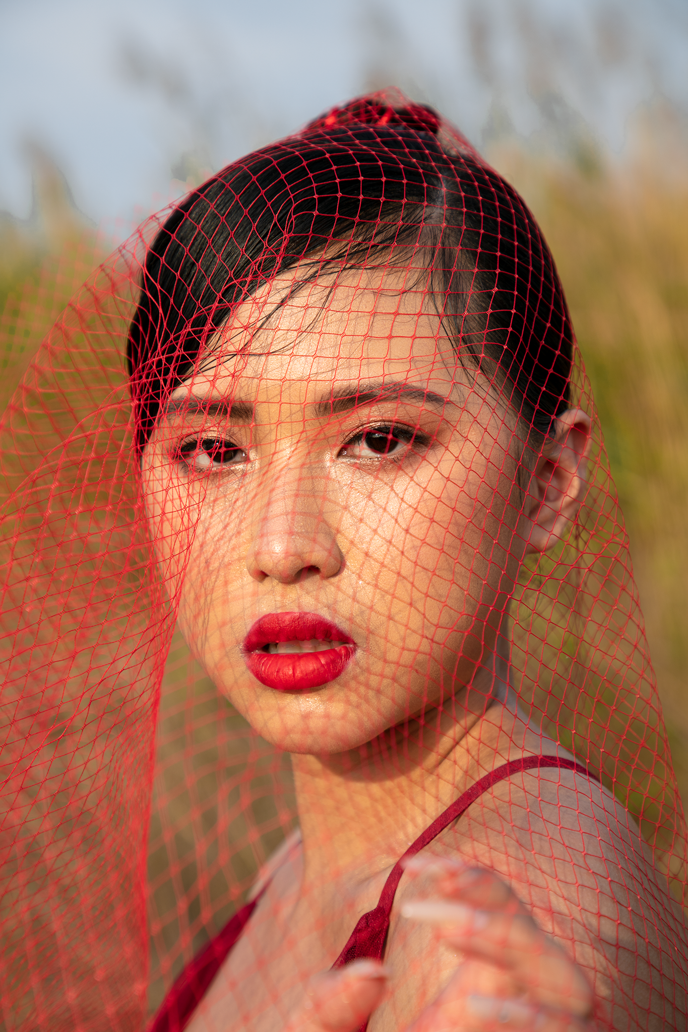 Tại Hoa hậu Việt Nam 2020, Phù Bảo Nghi được biết đến là người đẹp học giỏi vì sở hữu thành tích học tập &apos;khủng&apos;. Sau khi tốt nghiệp trung học phổ thông tại trường quốc tế American International School (TPHCM), Phù Bảo Nghi trúng tuyển 3 trường đại học tại Mỹ gồm: Hult International Business School, University of New Hampshire và University of Massachusetts Boston.