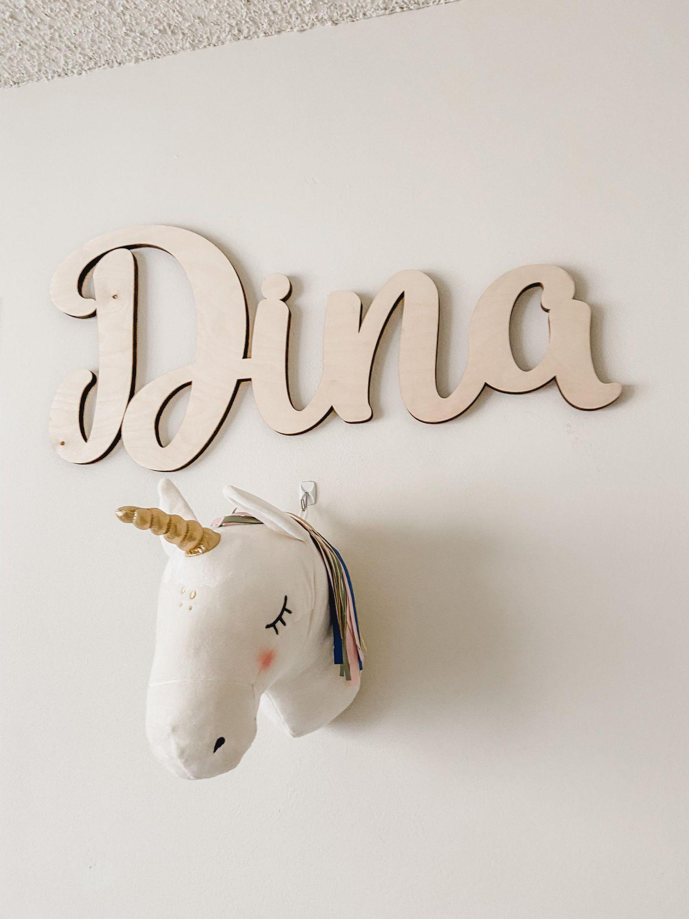 Dina là tên gọi ở nhà của cô bé.