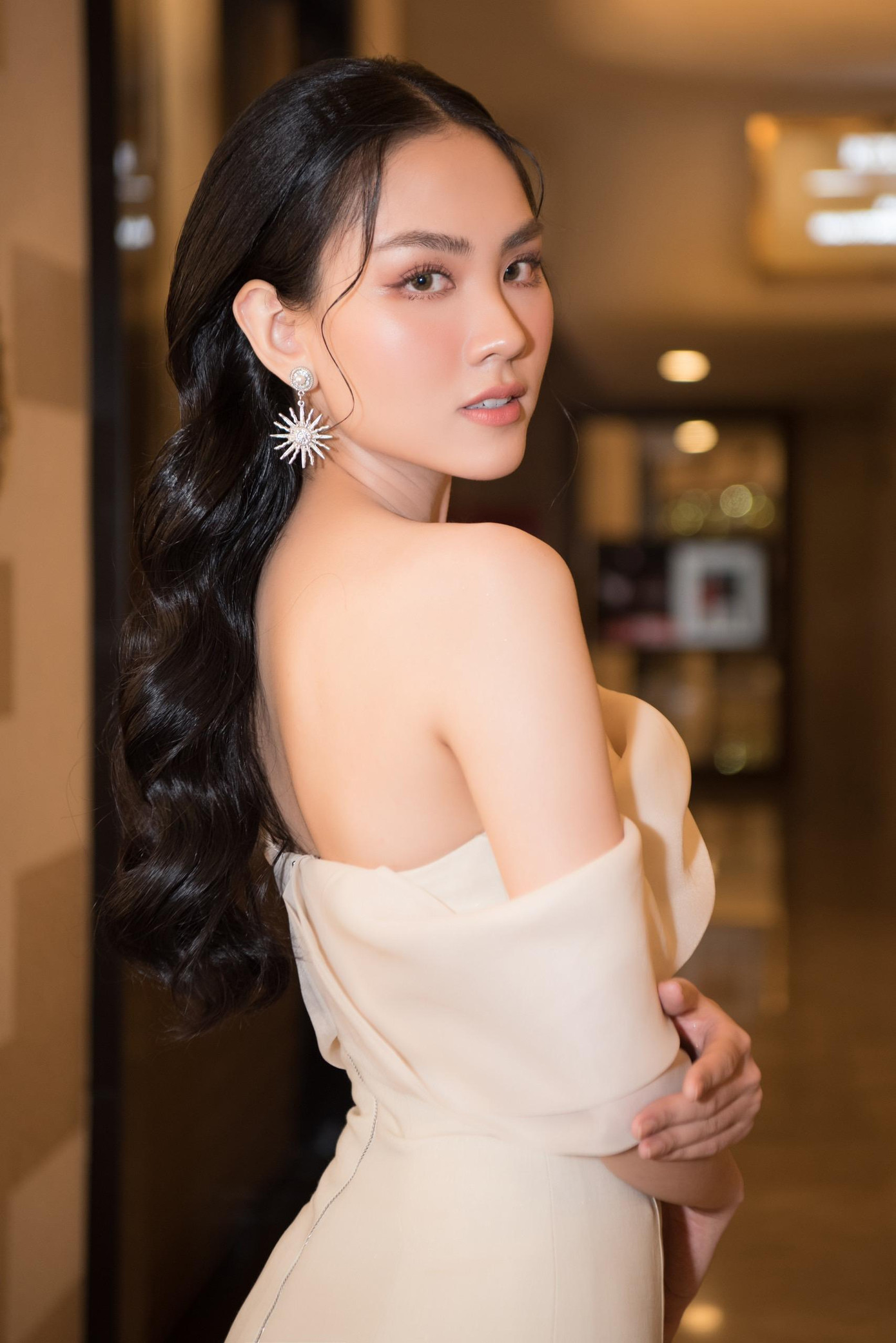 Mai Phương từng đạt giải Hoa khôi Đại học Đồng Nai 2018. Những năm cấp Ba, Mai Phương thường xuyên đạt nhiều học bổng nhờ thành tích học tập ấn tượng và từng có mặt trong đội tuyển chuyên Anh của trường. Mai Phương cũng đã giành được giải Nhì và giải Ba cuộc thi Học sinh giỏi tiếng Anh cấp tỉnh năm 2016 và 2017. Mai Phương từng đạt giải Hoa khôi Đại học Đồng Nai 2018. Những năm cấp Ba, Mai Phương thường xuyên đạt nhiều học bổng nhờ thành tích học tập ấn tượng và từng có mặt trong đội tuyển chuyên Anh của trường. Mai Phương cũng đã giành được giải Nhì và giải Ba cuộc thi Học sinh giỏi tiếng Anh cấp tỉnh năm 2016 và 2017.